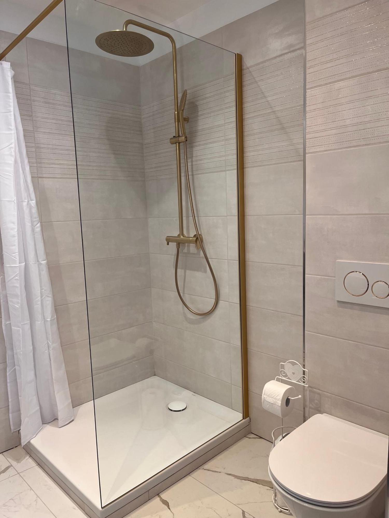 Hdg Hotel Gare De L'Isle Adam Appart'S Hotel Parmain エクステリア 写真