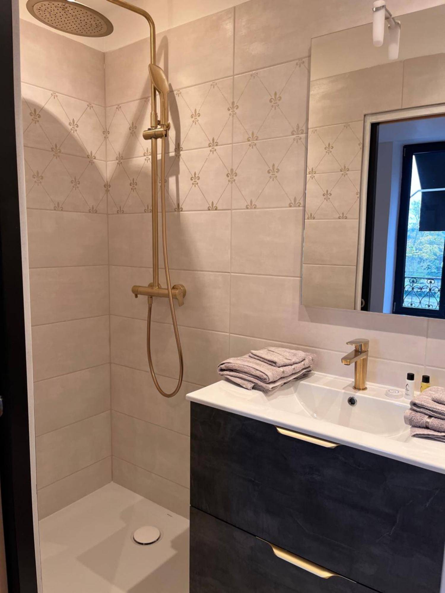 Hdg Hotel Gare De L'Isle Adam Appart'S Hotel Parmain エクステリア 写真