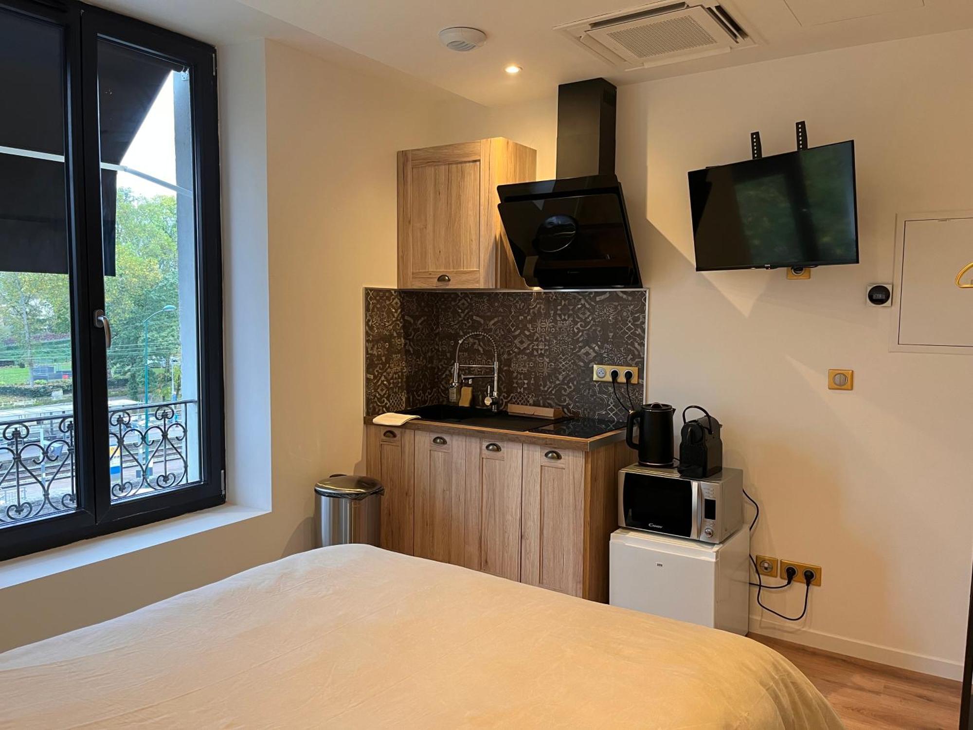 Hdg Hotel Gare De L'Isle Adam Appart'S Hotel Parmain エクステリア 写真