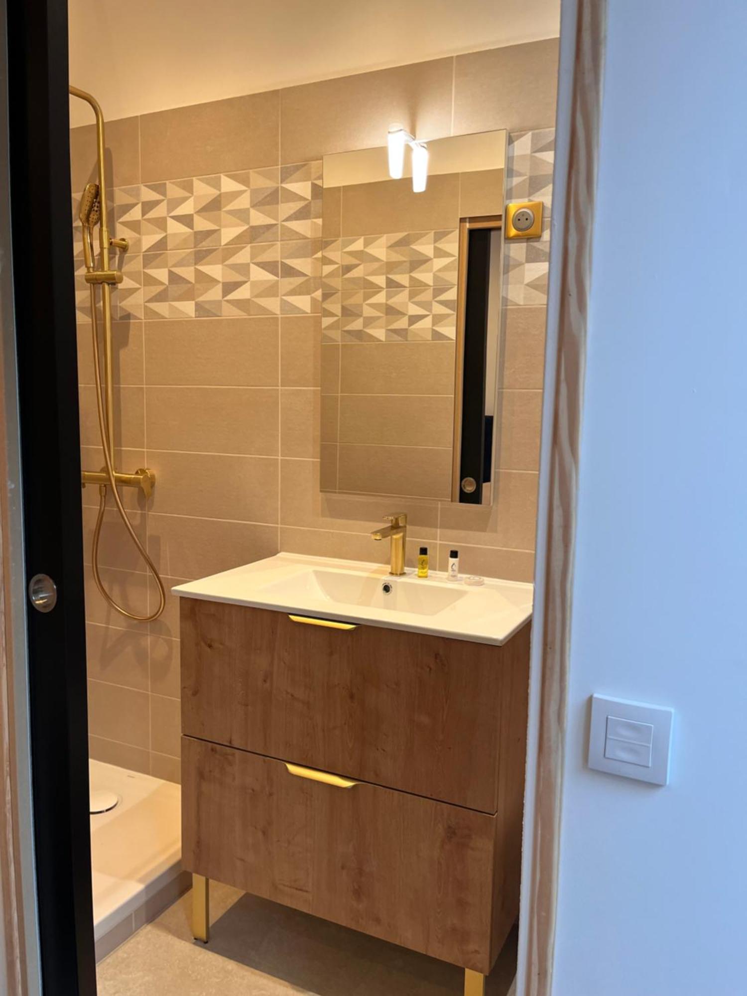 Hdg Hotel Gare De L'Isle Adam Appart'S Hotel Parmain エクステリア 写真