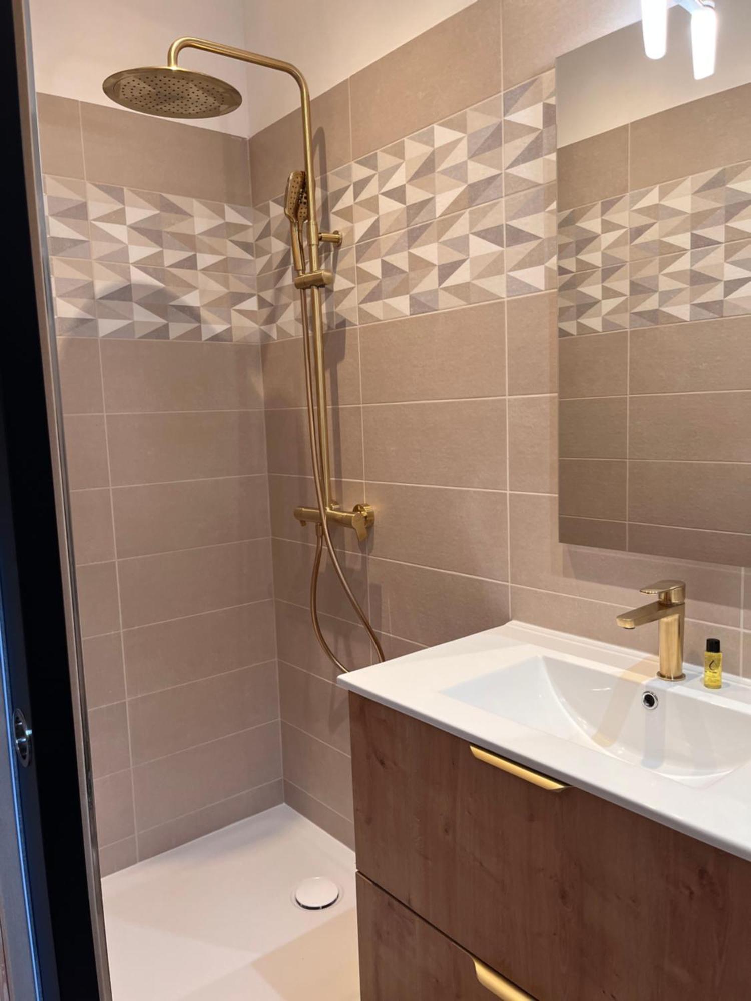 Hdg Hotel Gare De L'Isle Adam Appart'S Hotel Parmain エクステリア 写真