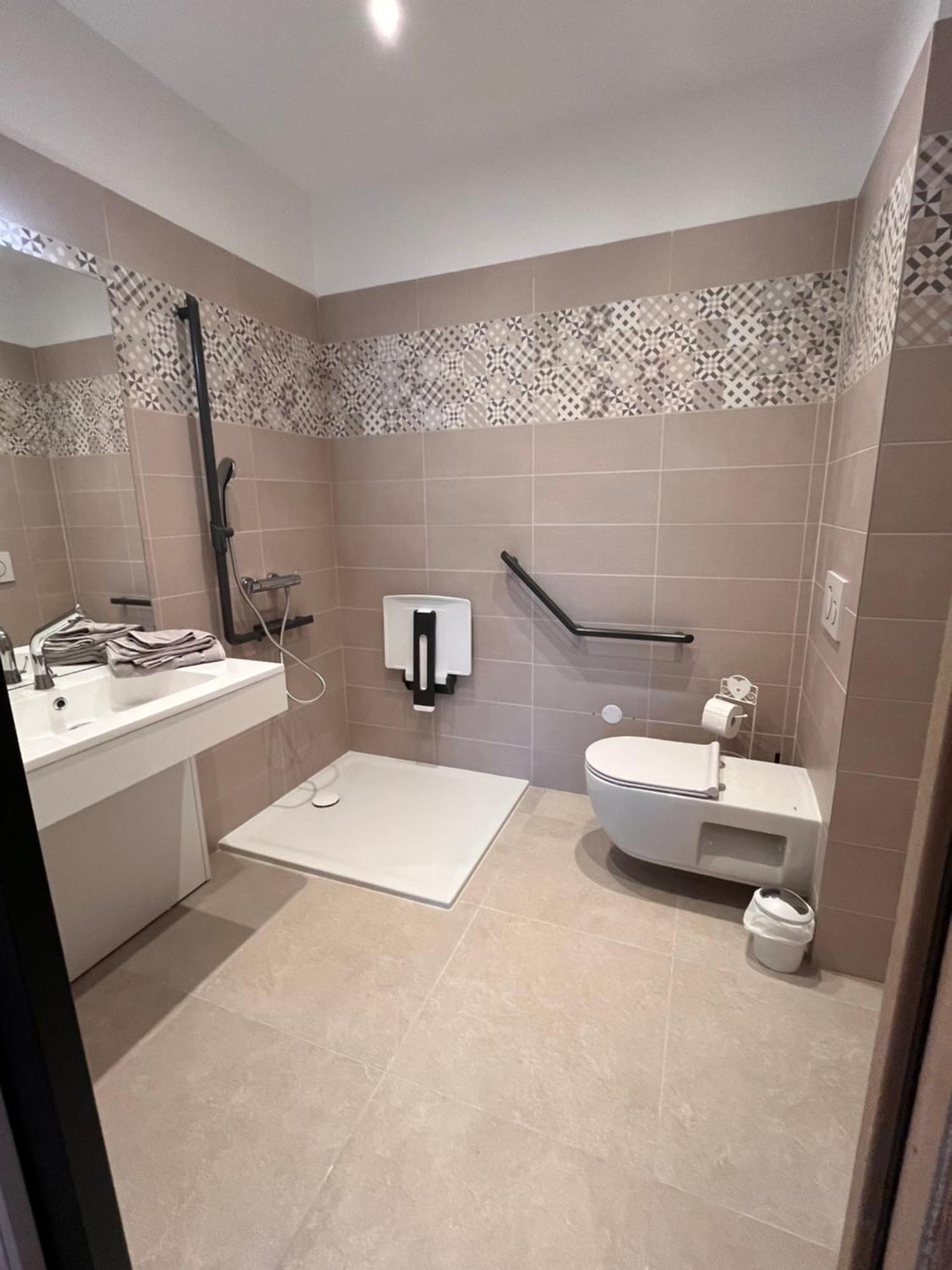 Hdg Hotel Gare De L'Isle Adam Appart'S Hotel Parmain エクステリア 写真